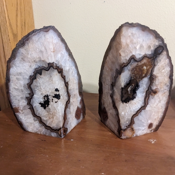 Agate Geode Section Natural Crystal Stone Bookends / Decor Pieces​ - Picture 12 of 15